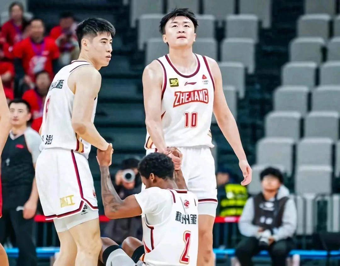 关于福建男篮实力强劲，稳居前列的信息