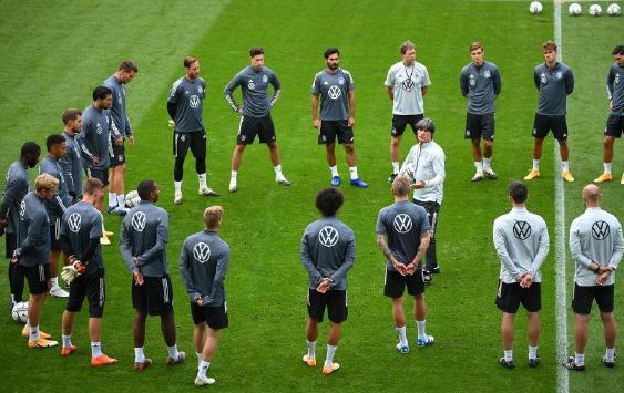 包含战绩反复起伏，欧国联比赛局势扑朔迷离的词条