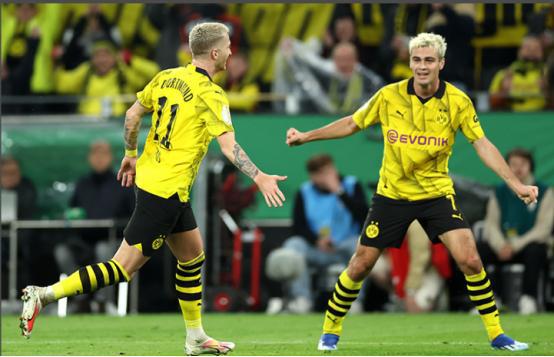 关于多特蒙德球员联手获胜，取得关键三分的信息