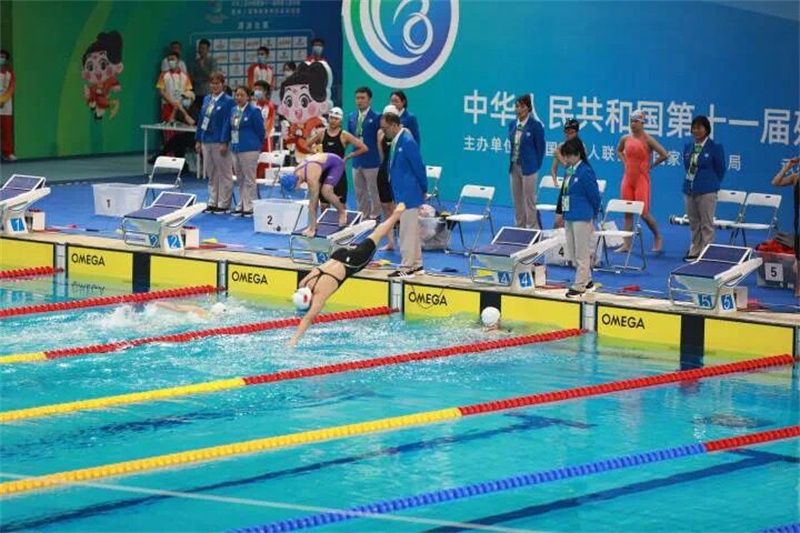 关于游泳项目传来捷报，选手尽展身手的信息