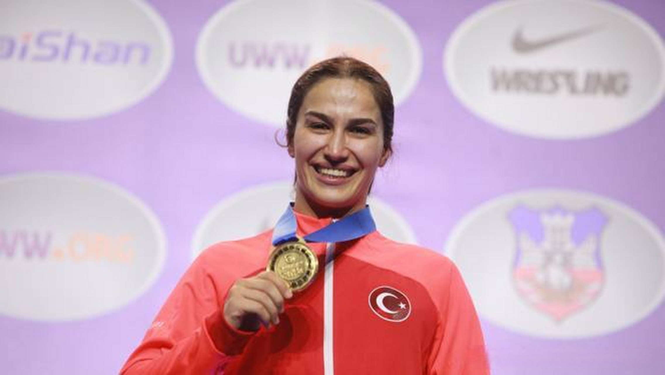 土耳其选手在摔跤项目中获胜 土耳其选手在摔跤项目中获胜