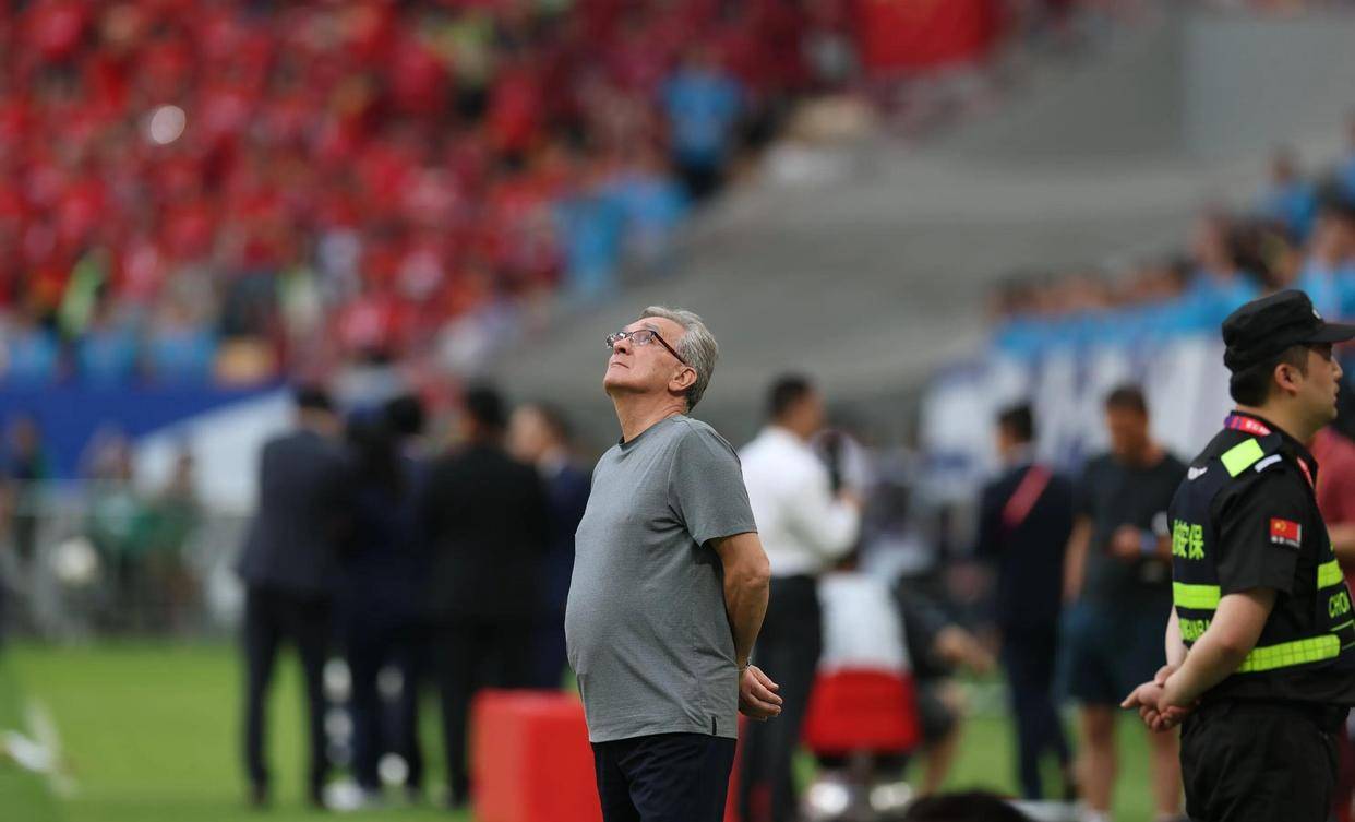 摩纳哥失利欧冠前途堪忧，球迷担忧不已的简单介绍