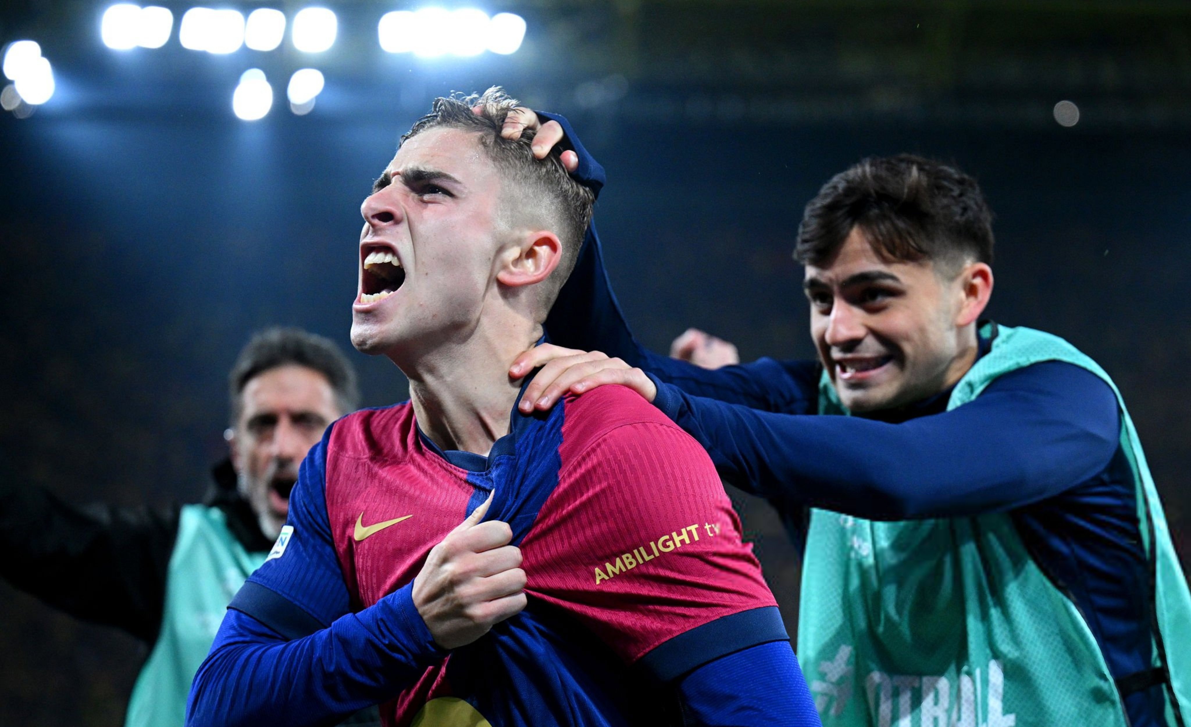 包含多特蒙德客场保持不败，稳固争冠位置的词条