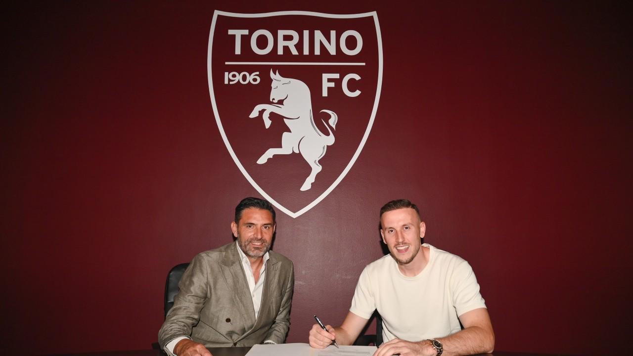 关于都灵足球俱乐部转会动作频频，欲提升实力的信息