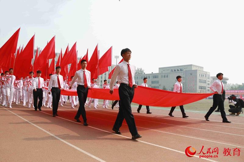 欧洲选手飘扬国旗,赛场无悬念! 欧洲选手飘扬国旗,赛场无悬念!
