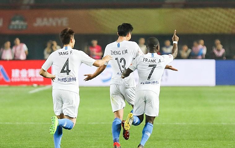 上港客场击败泰达，收获三分，保持追赶节奏