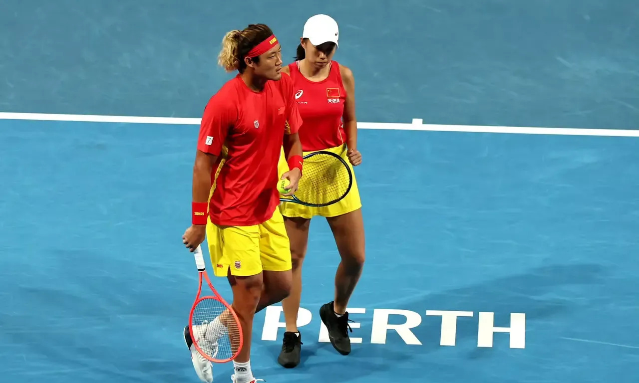 精彩对决中,女球队以出色表现击败对手 精彩对决中,女球队以出色表现击败对手