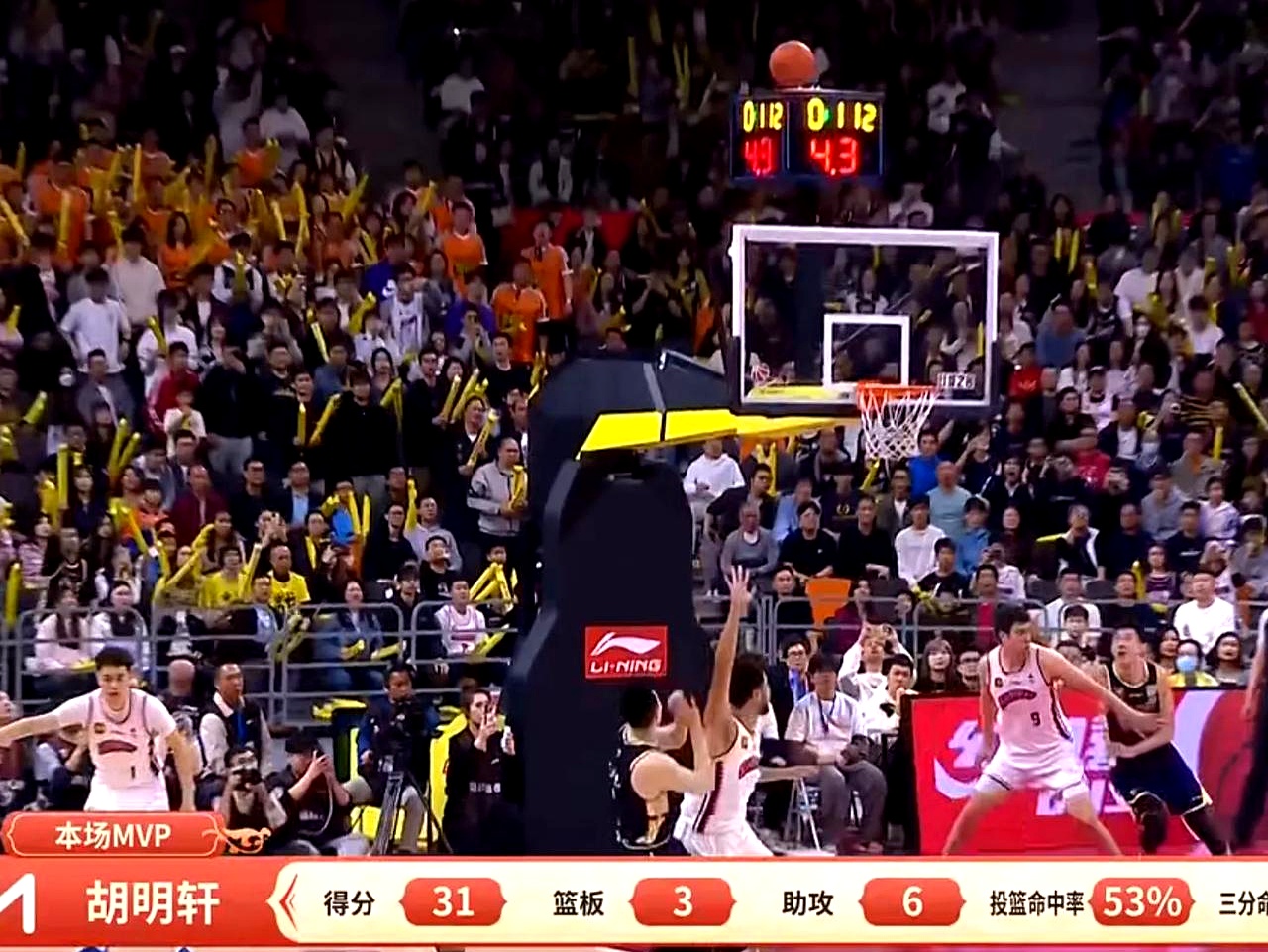 球队防守强劲,逼迫对手失误取得胜利 球队防守强劲,逼迫对手失误取得胜利