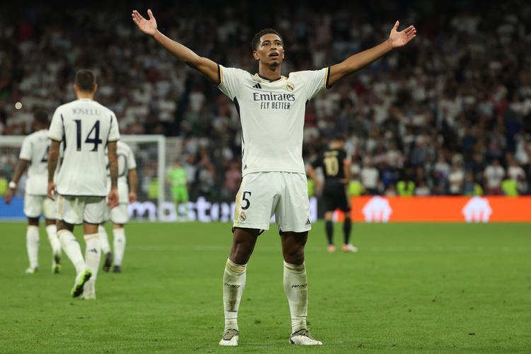 神奇一球惊艳全场，球员荣耀拿下胜利的简单介绍