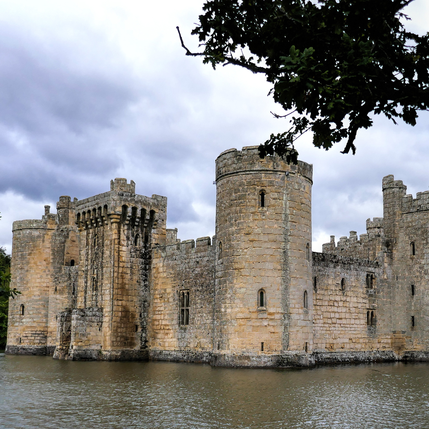 关于利兹联艰难取胜，实力暴露无遗的信息