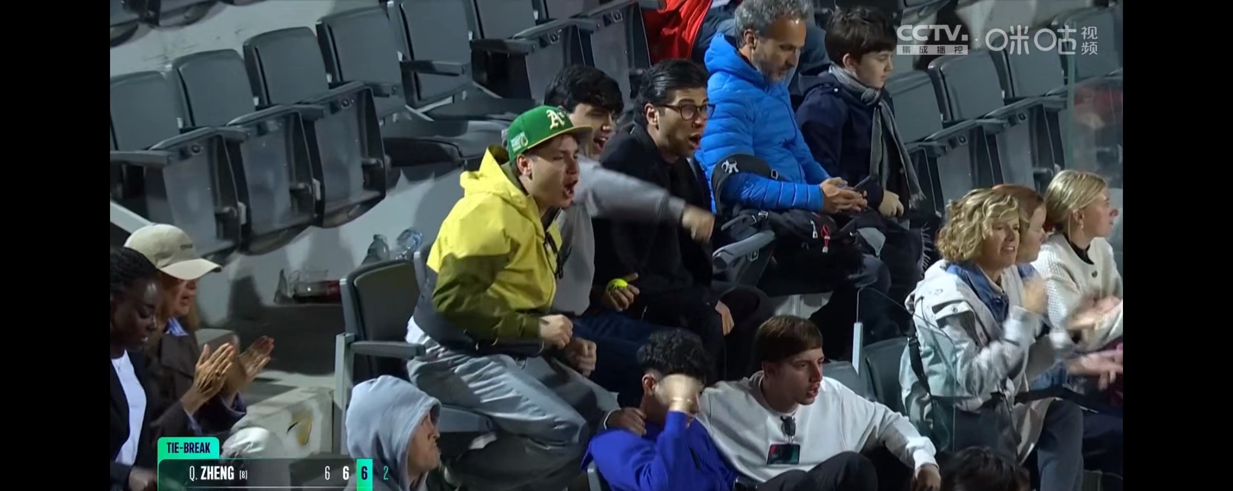 比赛过程紧张刺激,吸引无数球迷观看 比赛过程紧张刺激,吸引无数球迷观看