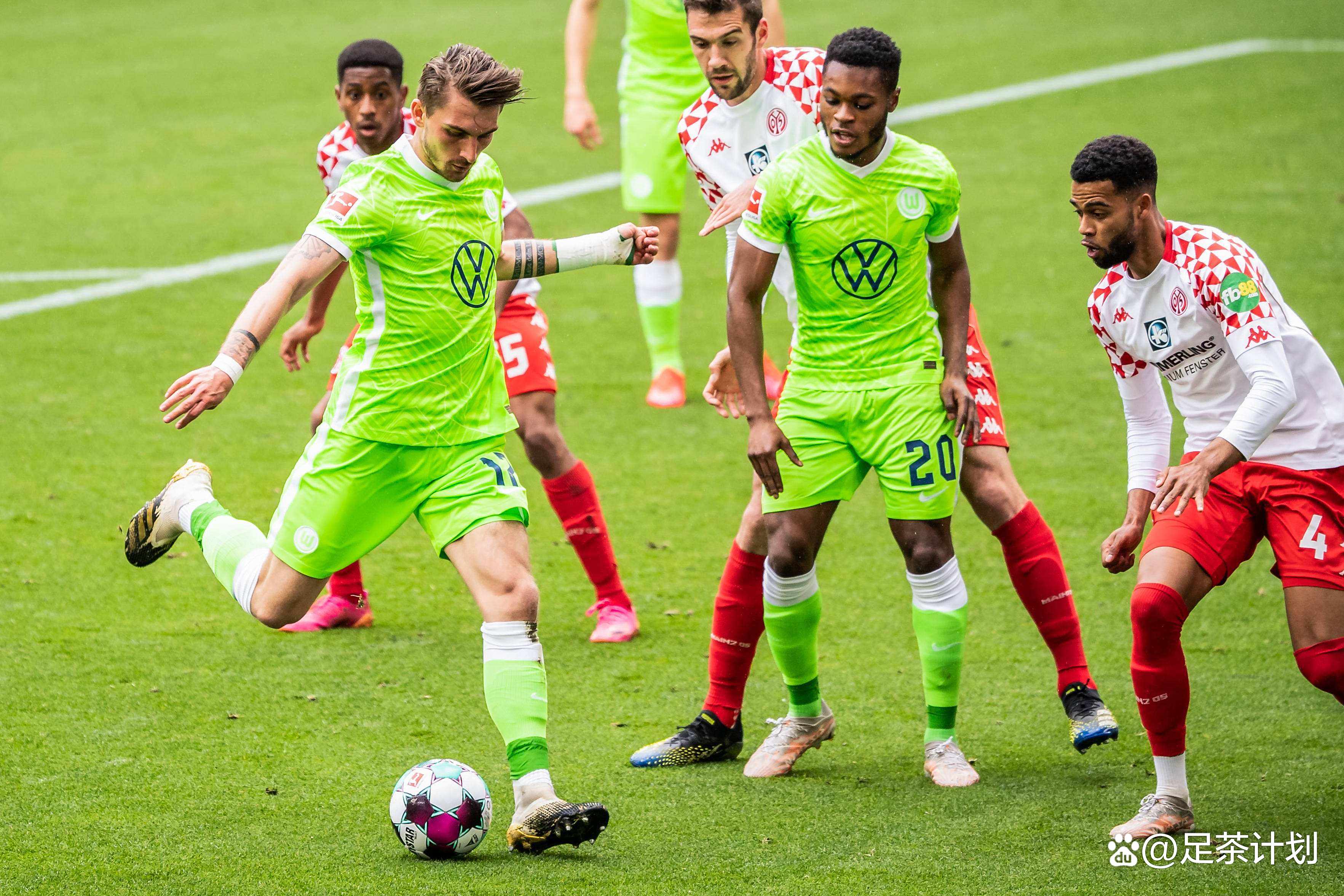 汉堡客场大胜,迎接新一轮德甲对决 汉堡客场大胜,迎接新一轮德甲对决