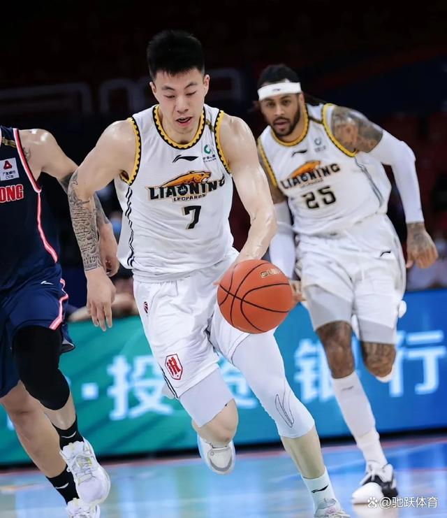 江西篮球队上演逆袭好戏,惊艳全场 江西篮球队上演逆袭好戏,惊艳全场