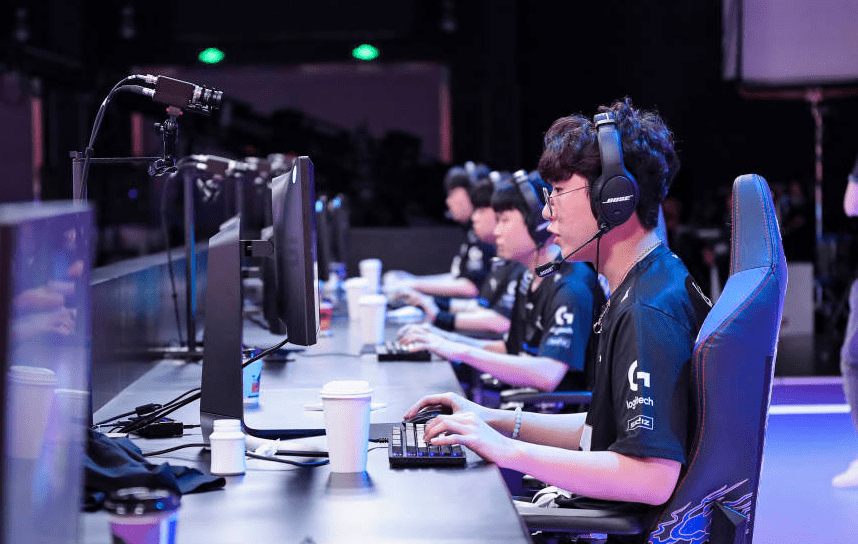 包含SHR碾压TSM,369操刀奇招英雄翻盘焦点之战淘汰赛,技惊四座的词条 包含SHR碾压TSM,369操刀奇招英雄翻盘焦点之战淘汰赛,技惊四座的词条