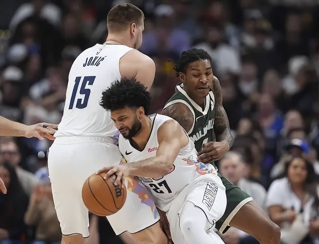 雄鹿队击败掘金保持不败