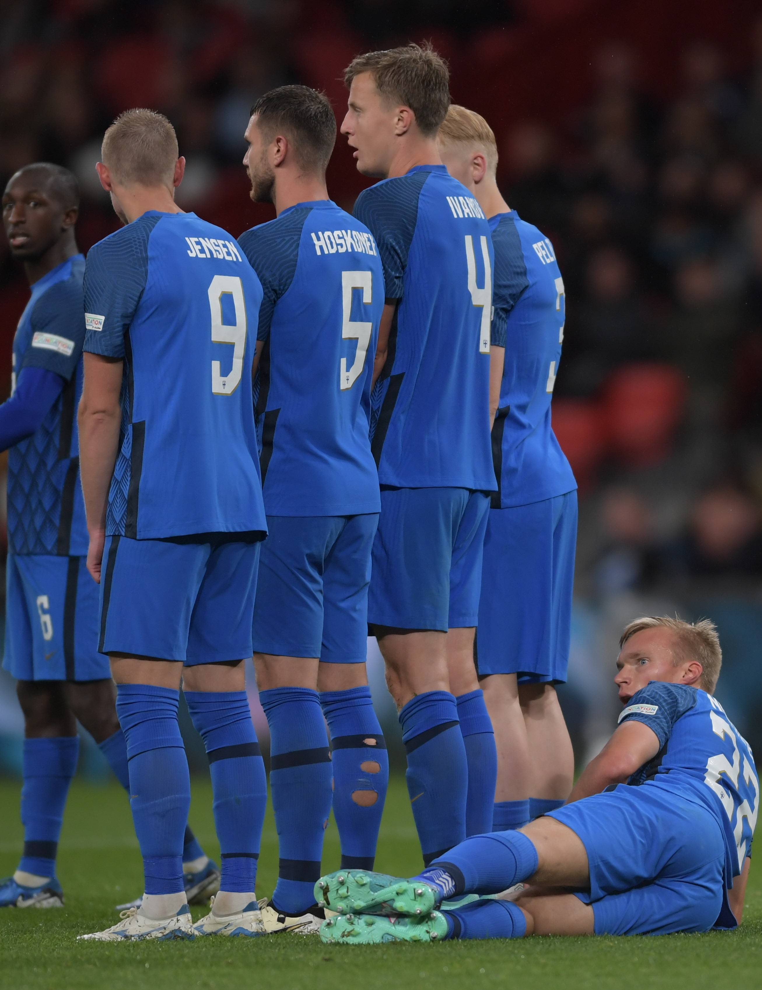 芬兰惊险战胜丹麦，小组赛继续