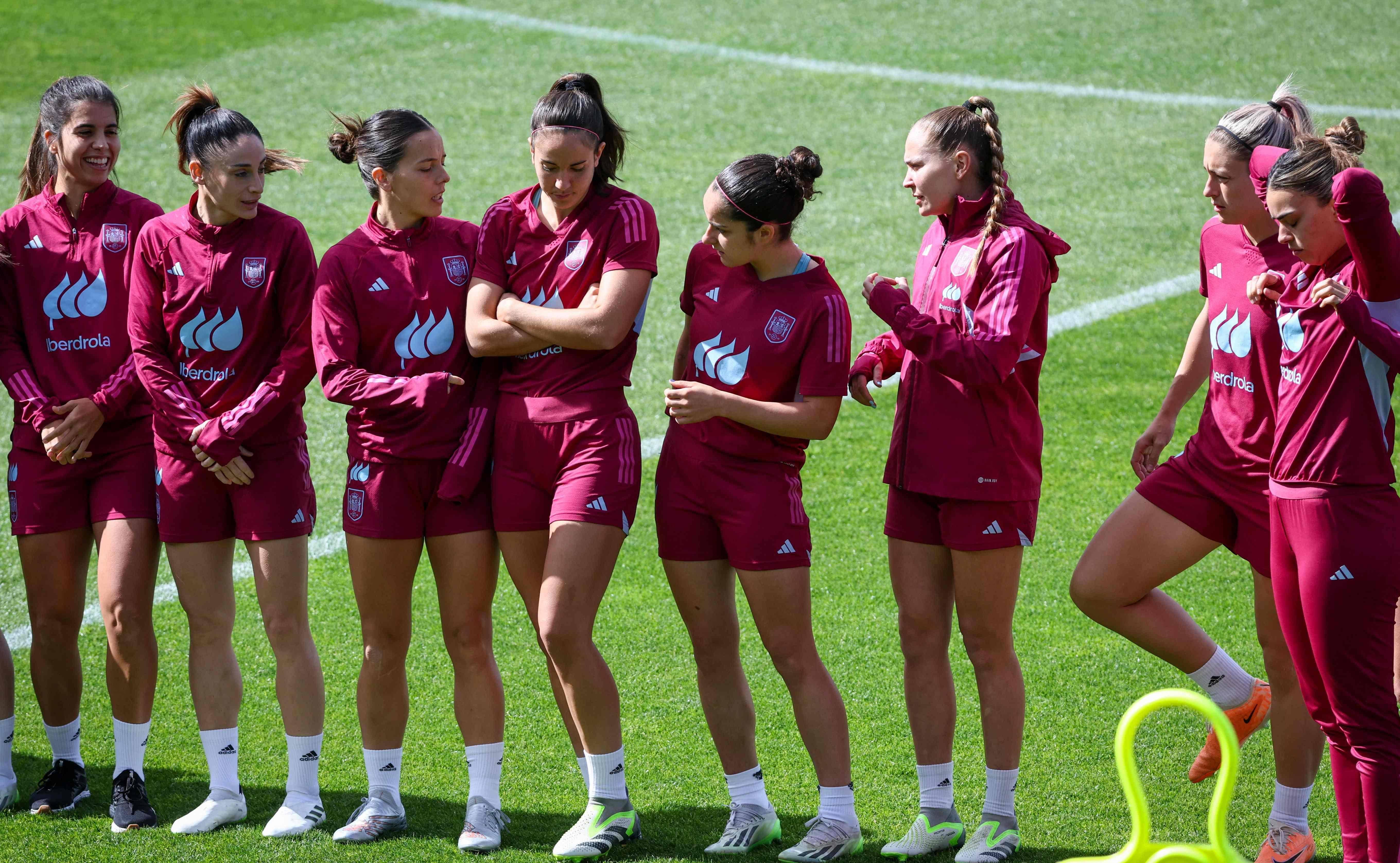 西班牙女足大获全胜 西班牙女足大获全胜