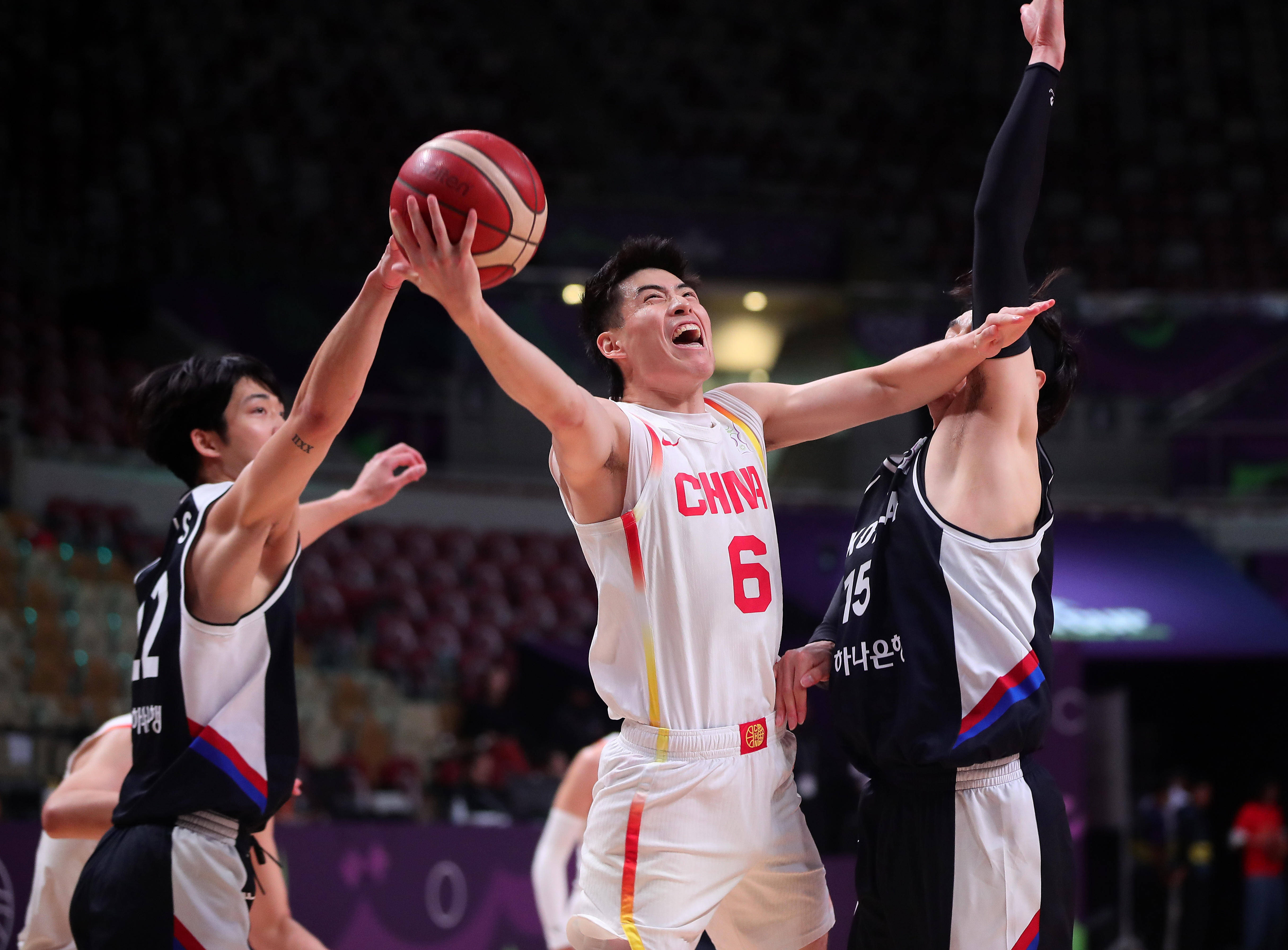 中国男篮实现惊艳逆转,成功晋级 中国男篮实现惊艳逆转,成功晋级