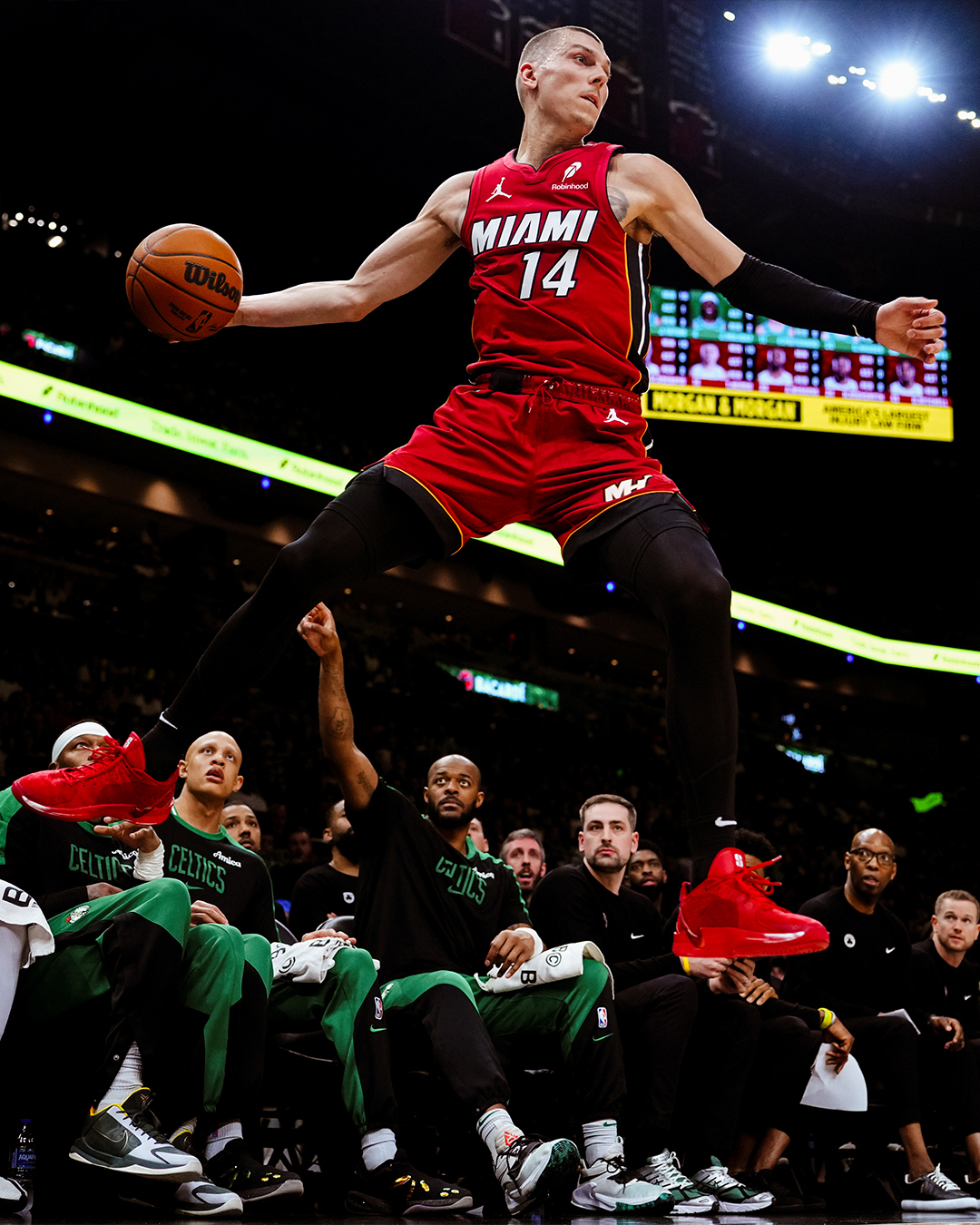 热火主场大败爵士,疲惫不振难以战胜强队 热火主场大败爵士,疲惫不振难以战胜强队