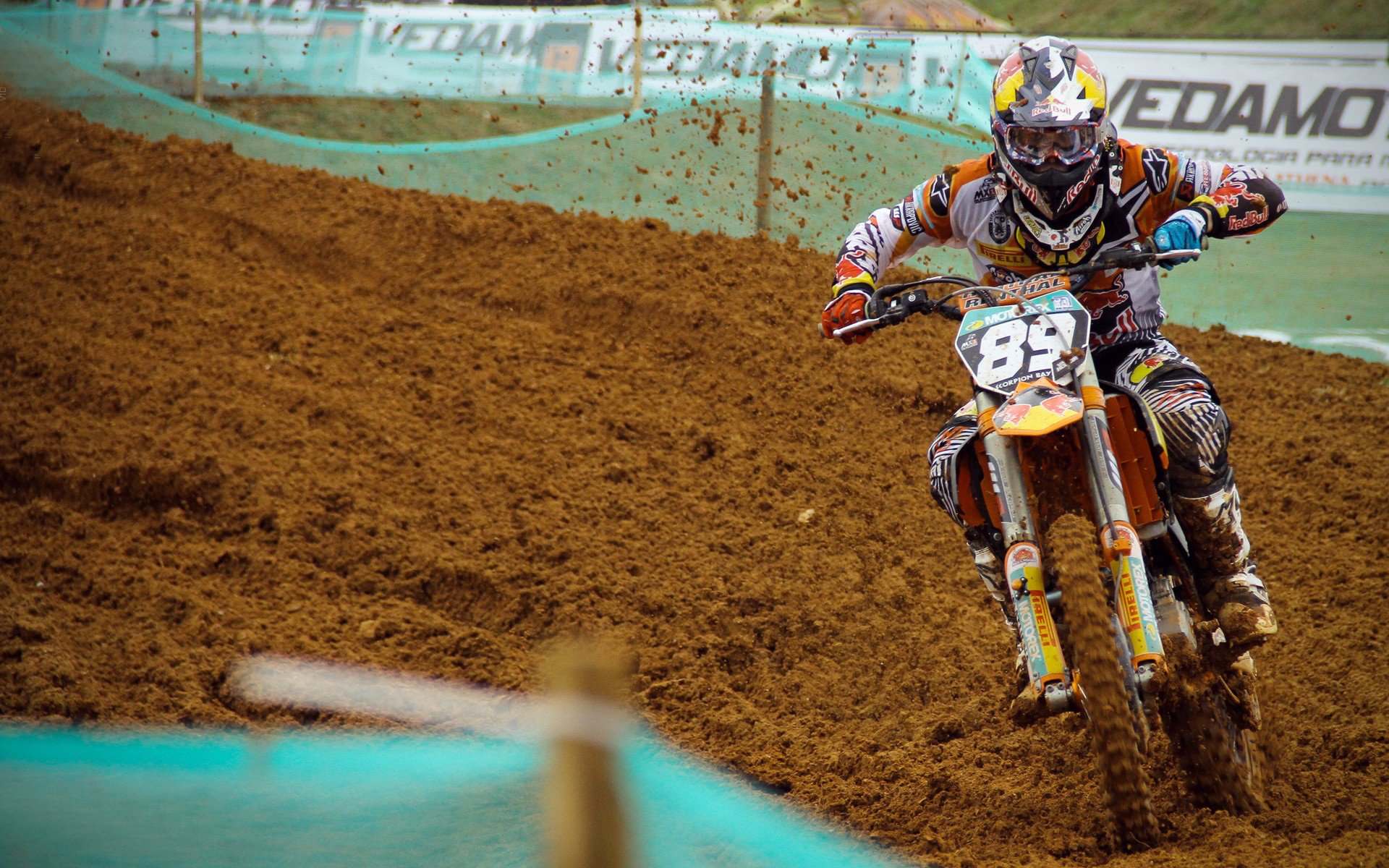 低语与雷鸣，当团队奇迹照亮个人英雄的夜晚