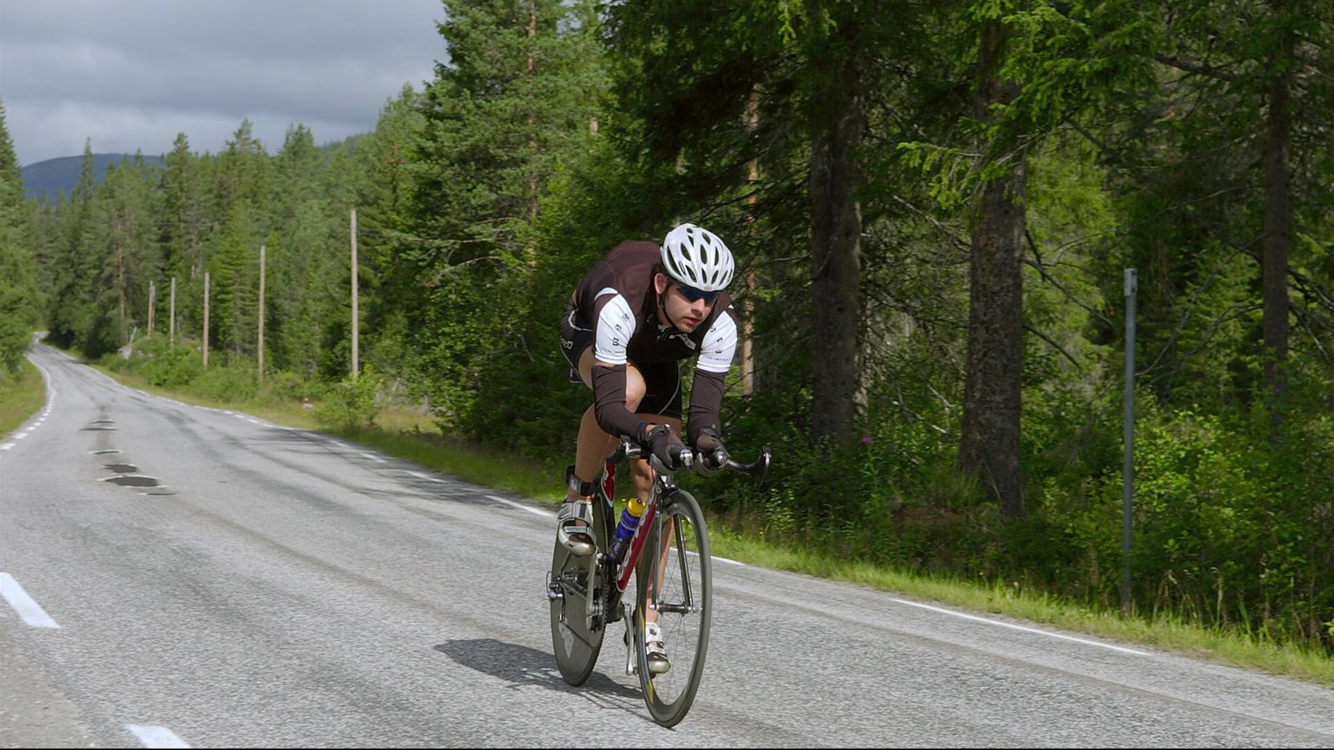 银石惊现蓝火,哈斯车队的精密手术刀,如何解剖了阿斯顿马丁的雄心